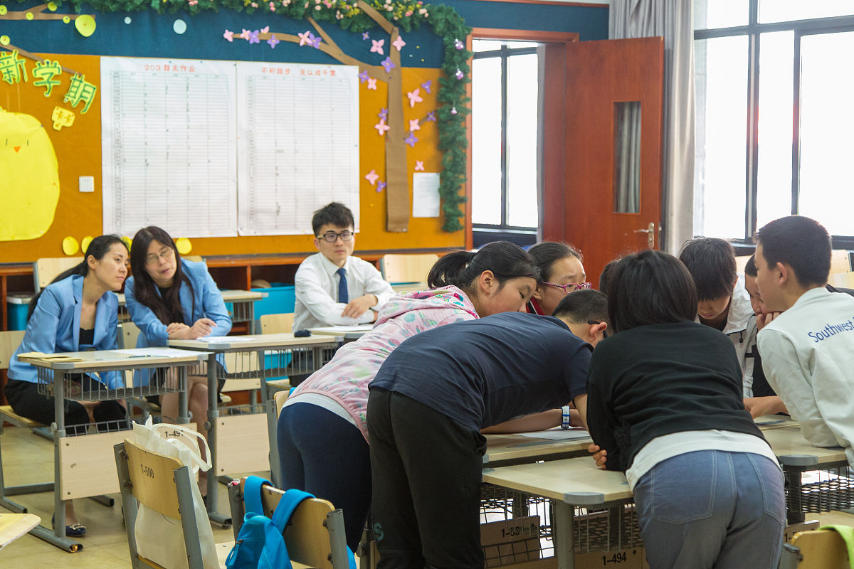 若有幸担任大学班助如何去做800字