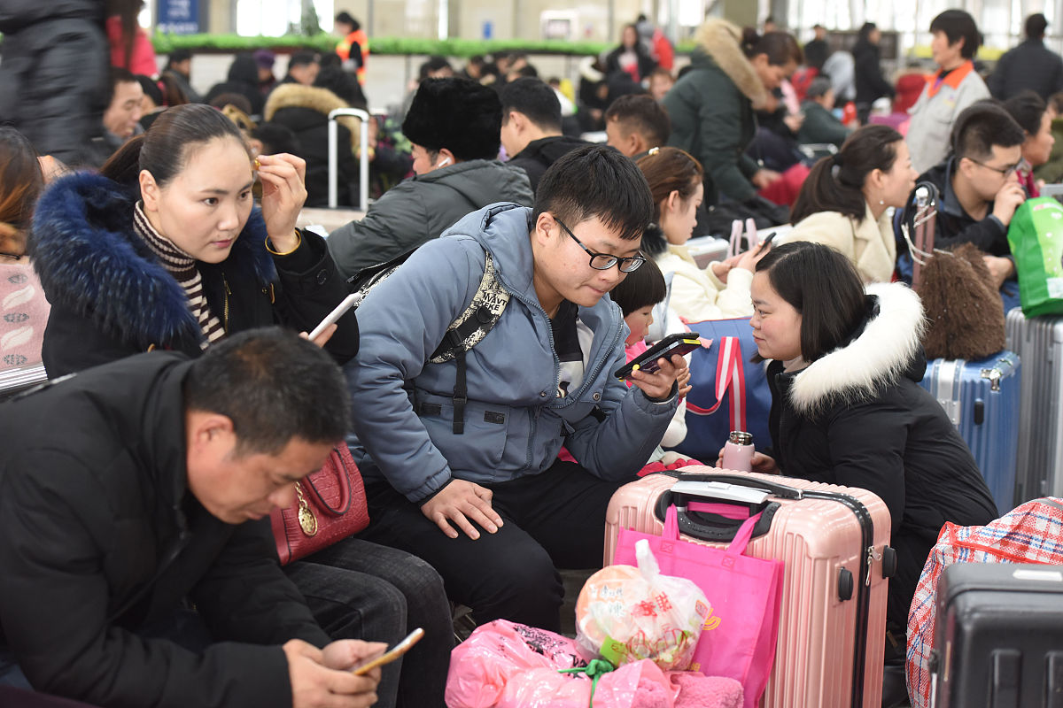 铁路群体社会奉献：默默守护出行安全
