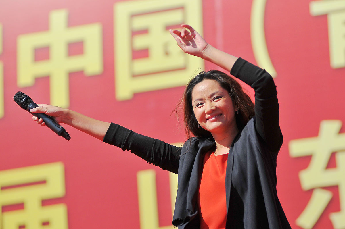 质点沿半径R=2m的圆周运动某时刻角速度为1rads角加速度2rads为则质点的速度大小和加速度大小分别为