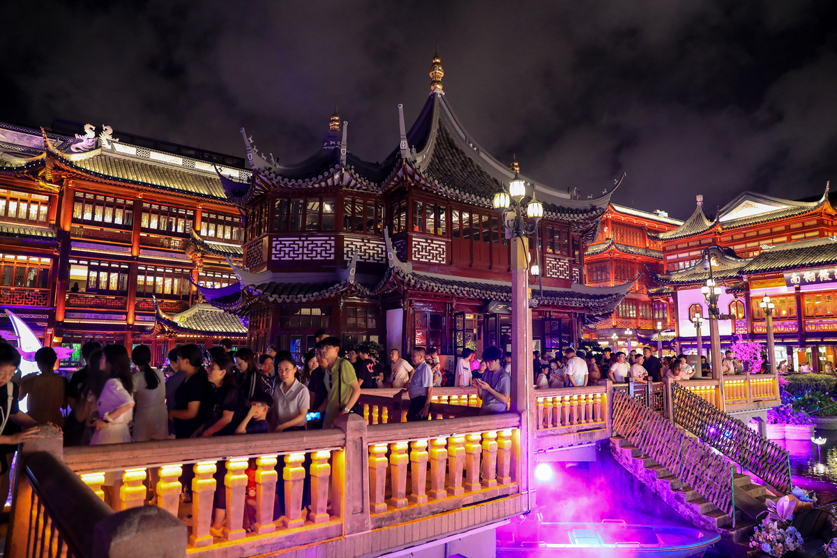 南京夜生活：探索夜色中的魅力与活力