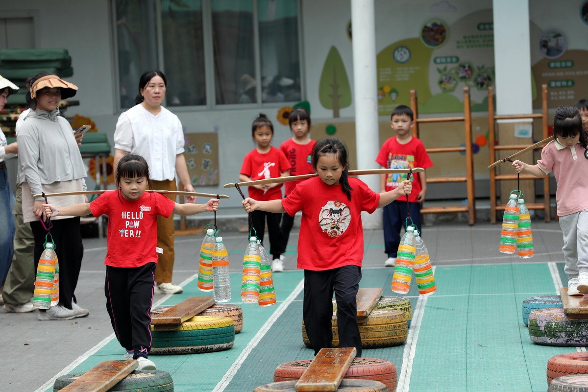 题目传统游戏在幼儿园游戏教学活动中的传承与创新。要求第一大部分是研究起源第二大部分是研究方法第三大部分是现状分析最后是策略。这4个大部分不要改里面的内容帮我改成符合我题目的内容。帮我写个题目大纲吧