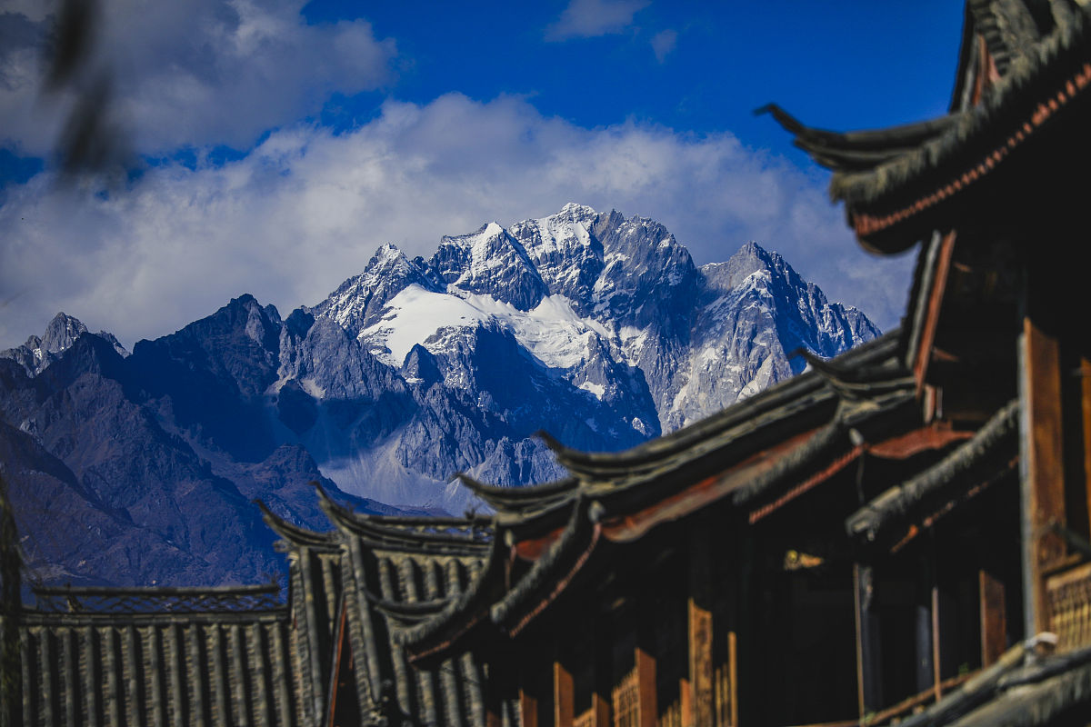 云南丽江旅游推荐：探秘古城、雪山和纳西文化
