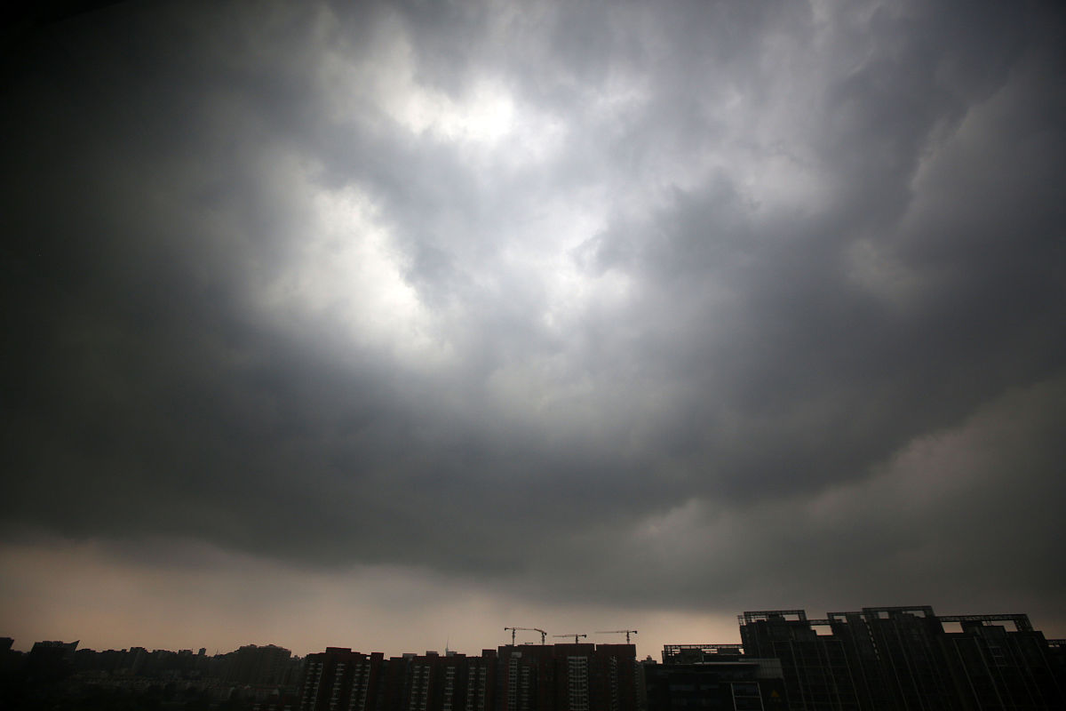 2018年8月19日,北京,傍晚时分,京城黑云压境,大雨将倾.