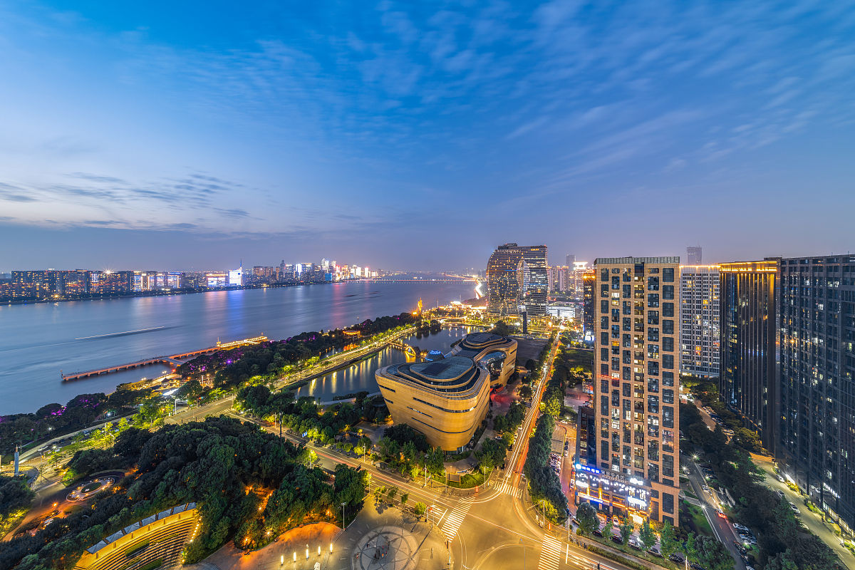 2021年6月23日,杭州,滨江区城市夜景.