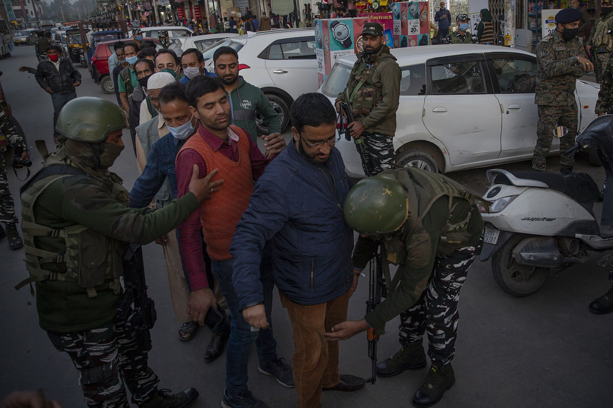 证明：若事件 A 和 B 相互独立，则非 A 与 B 不相互独立
