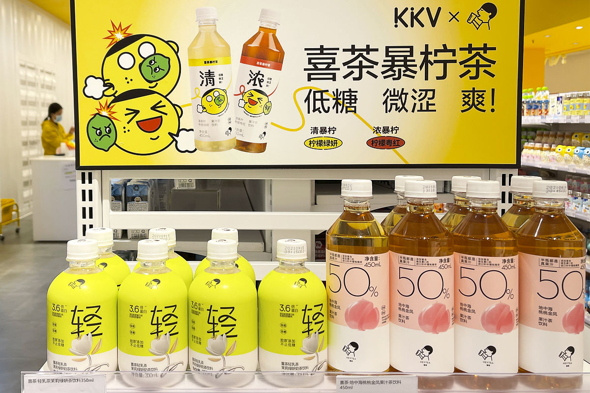 阐述论文提升新式茶饮连锁企业的核心竞争力的路径罗列成一条一条中间可以适当增加案例说明