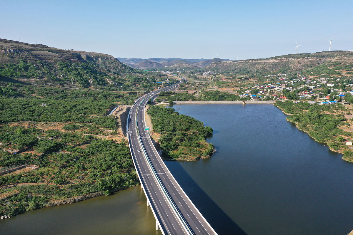 山东物资学校2021年招生条件：高中及以上学历，18-30周岁