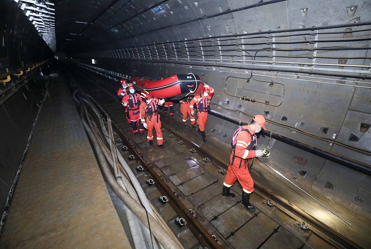 Prompt According to your knowledge about fire and civil engineering is there a better way to write the following paragraph please help to revise it so that it can be used in academic papersTunnel tech