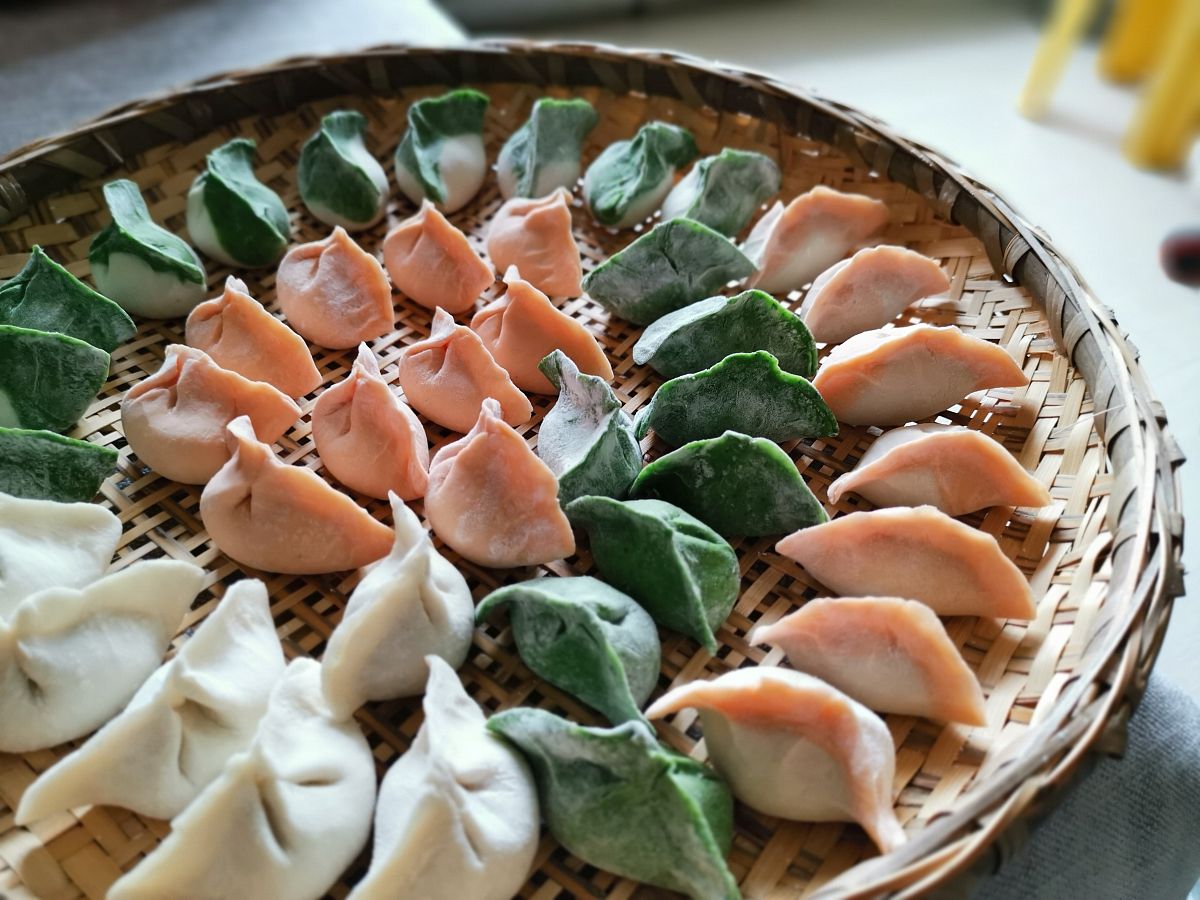 黄瓜饺子怎么做？新鲜黄瓜皮包饺子，清爽可口营养高！