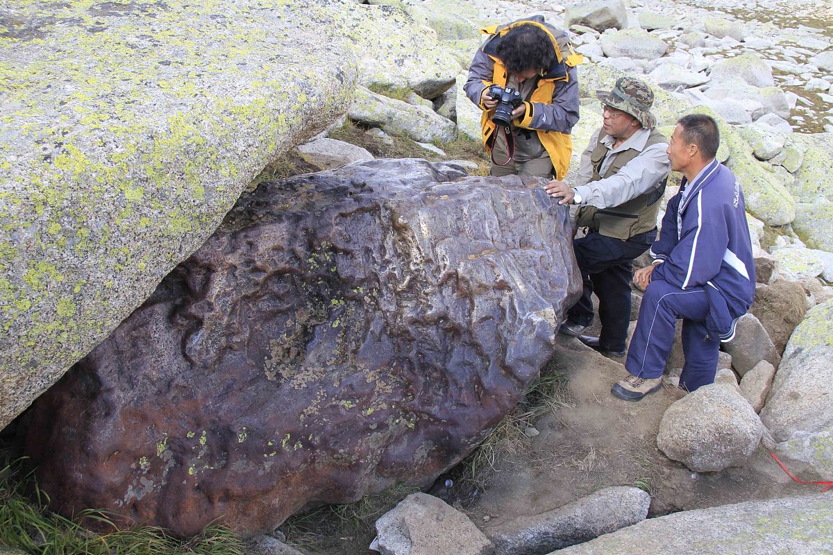 阿勒泰陨石管理：中国国家天文台负责监测与研究