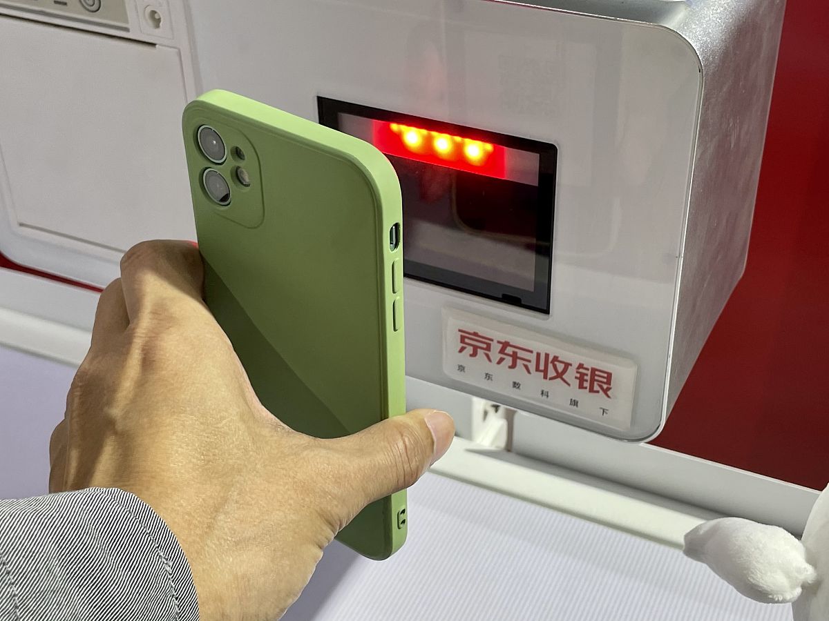 智能宠物喂食器：自动喂食，解放双手，守护健康