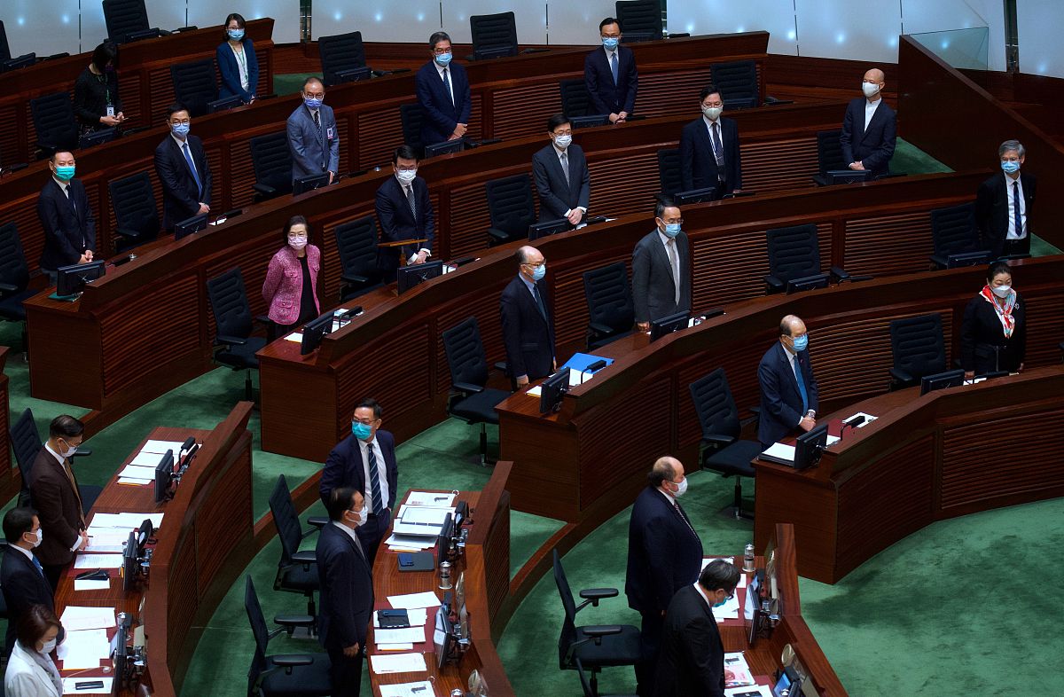 2021年3月17日,香港特区政府官员和立法会议员出席"行政长官质询时间"