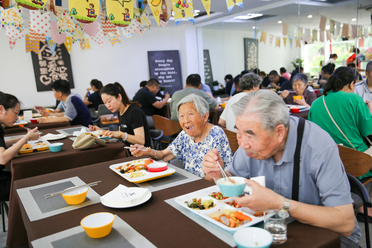 社区暖心工程：老年食堂盛大开业，为长者健康保驾护航