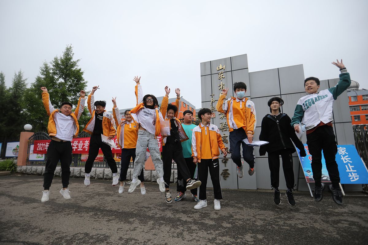 上外附中东校何高颉：科创夏令营收获满满，感谢主办方和老师！