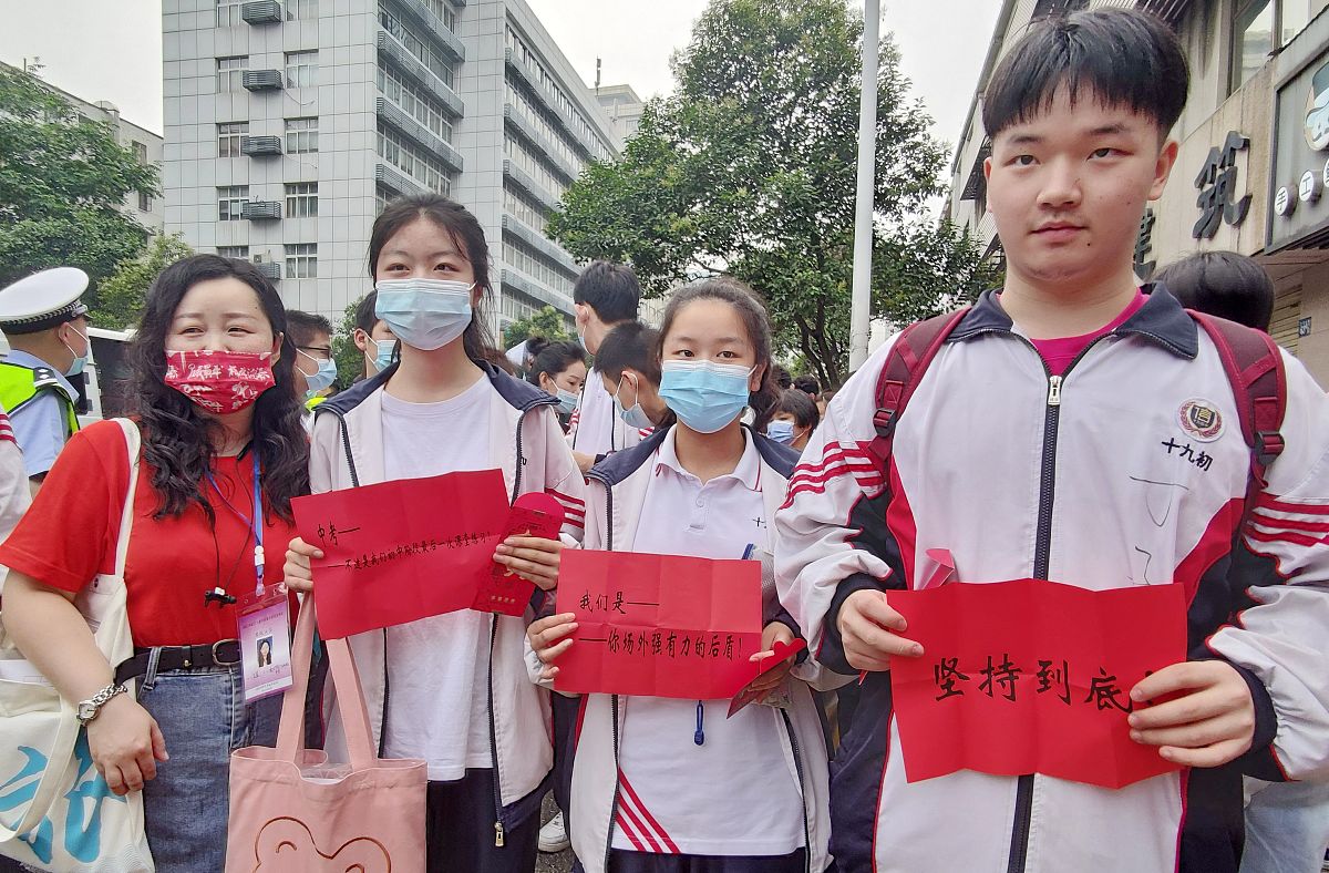 2022年中考科目：语文、数学、英语、综合素质测评