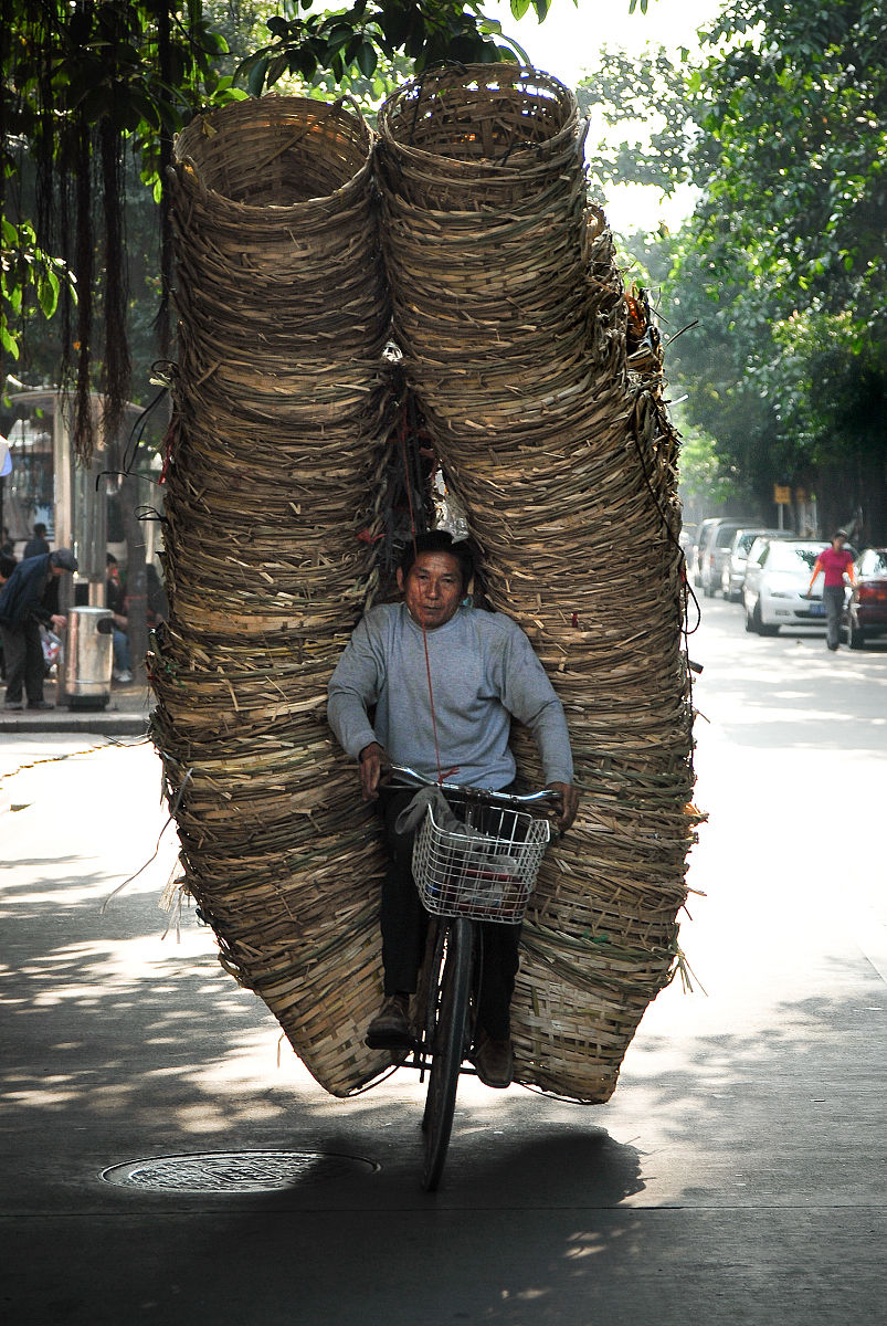 翻译生活都是很苦难在我这兑换之后就是三千多我一个月才赚很少的钱