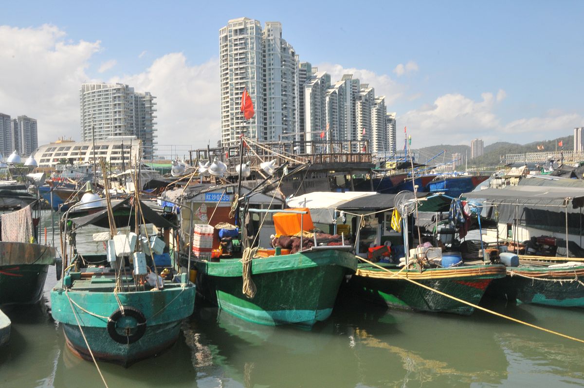 2020年5月1日,海南三亚籍渔船回港休渔.