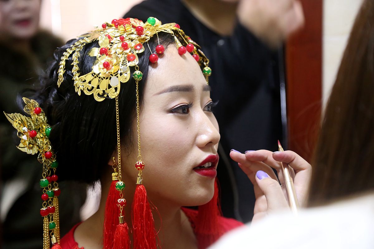 西安新娘嫁日化妆培训学校：如何告别油光满面，自信闪耀婚礼