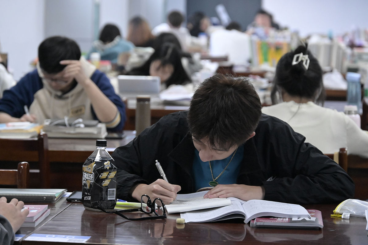 男生初中毕业学什么？