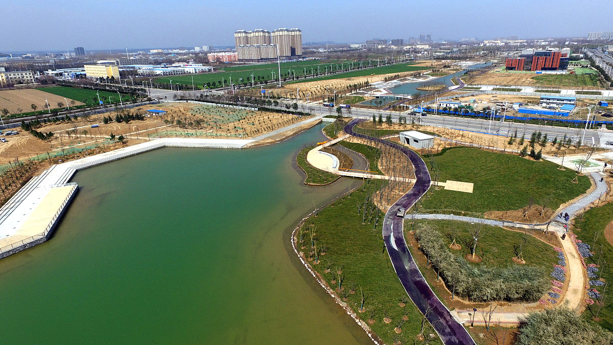 2017年3月7日,河南许昌,航拍的城市中轴线建设项目.