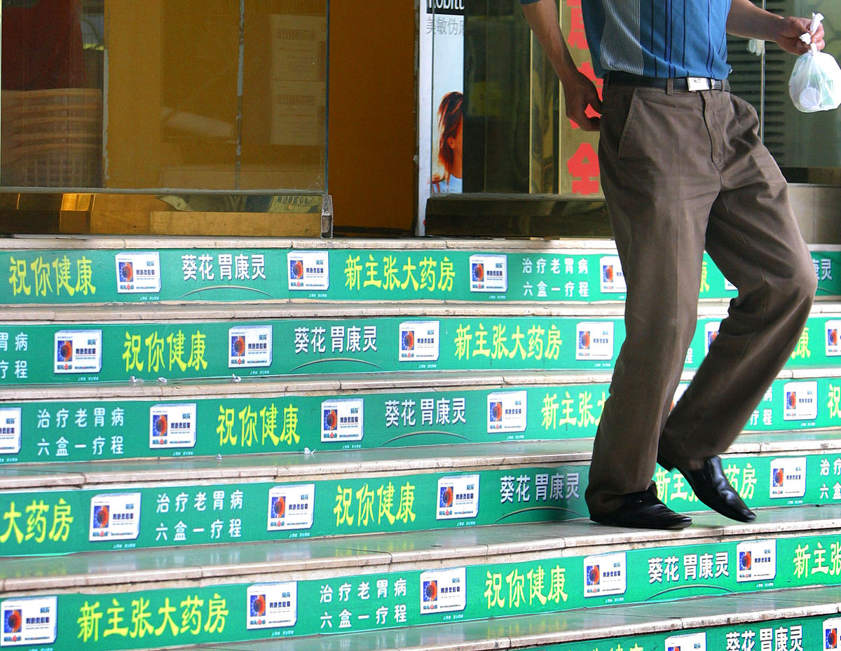 生成一个对话讲述如何快速学会一项药品销售的技能