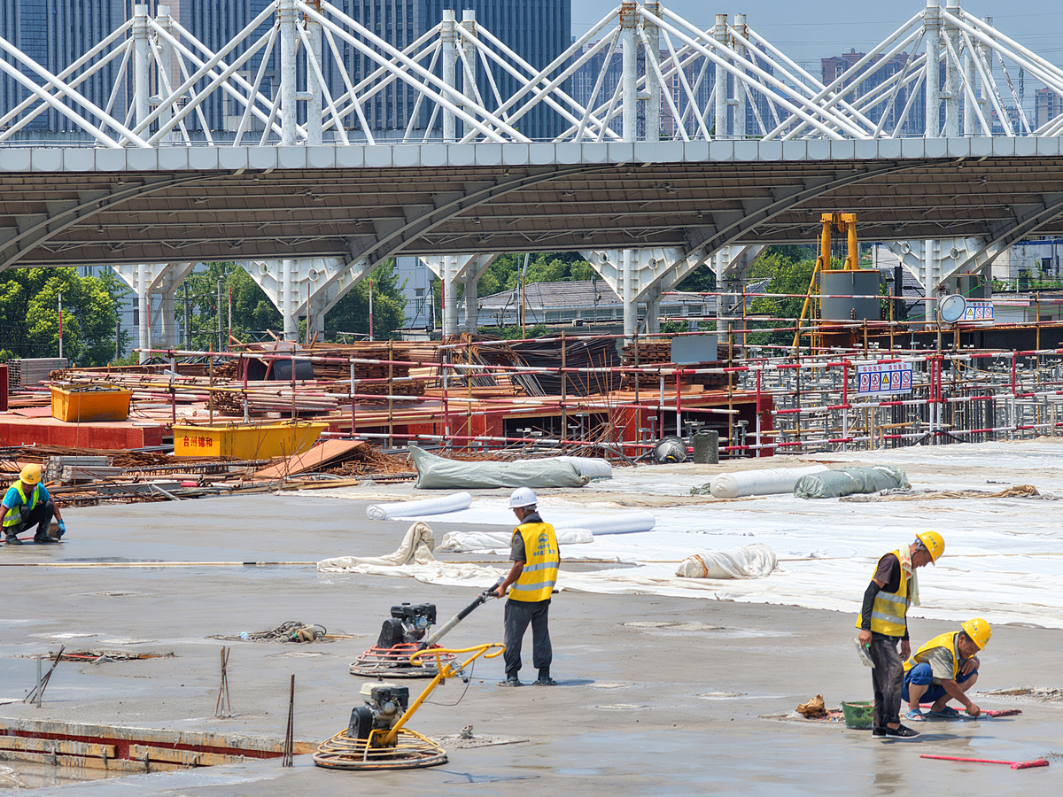 成都市铁路工程技术学院分享：高铁建设是否饱受争议