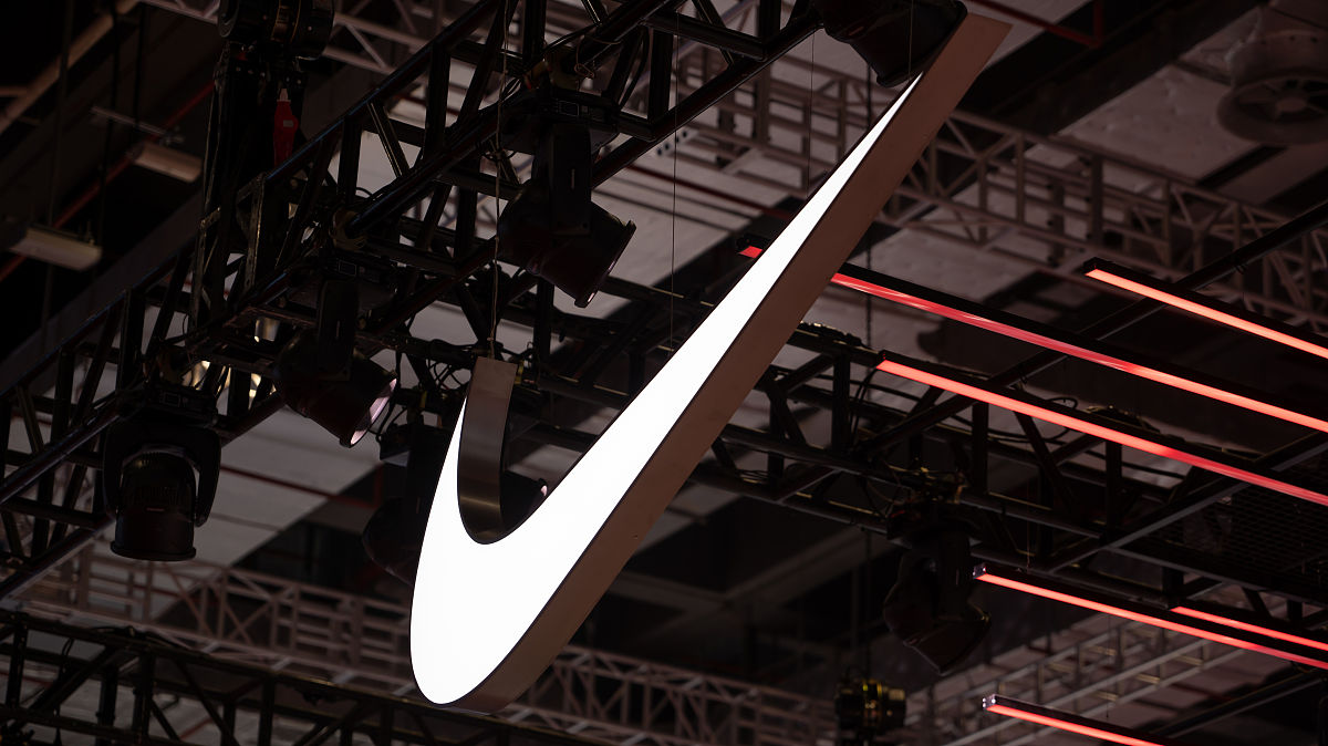 耐克公司后疫情时代行业环境分析：挑战与机遇