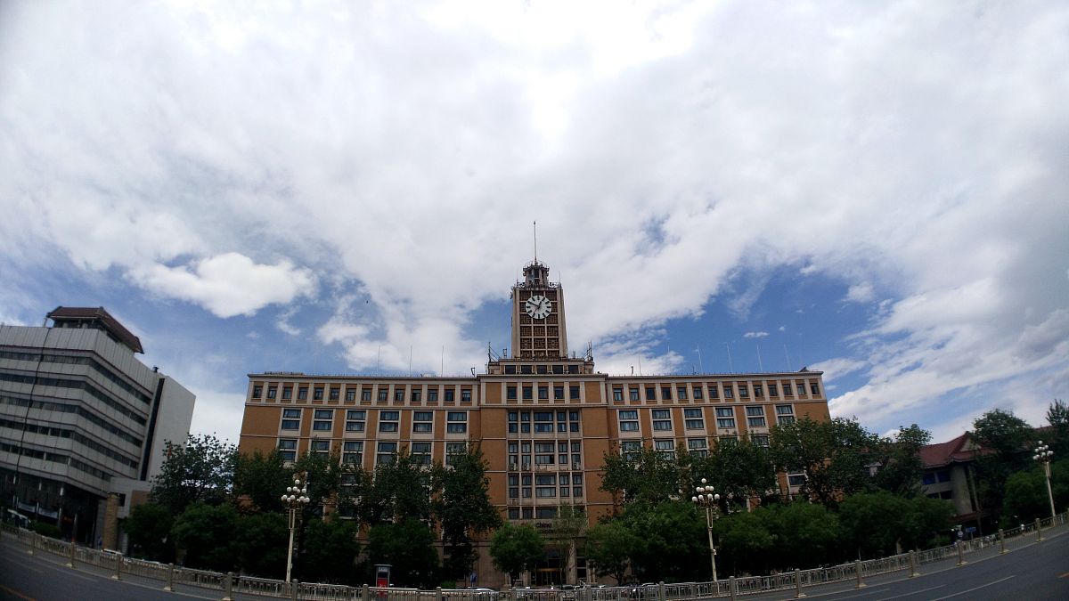 2015年6月11日,北京,蓝天白云下的电报大厦.