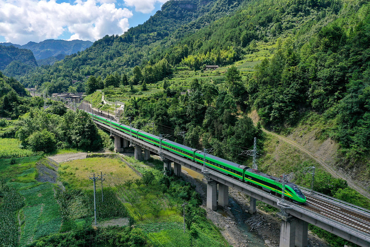 重庆公共交通铁路技工学校专业设置 | 多元化选择，就业前景广阔