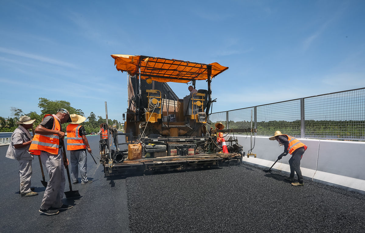 请围绕公路工程施工中沥青混凝土施工技术运用策略之完善沥青混凝土工程管理体系展开创作