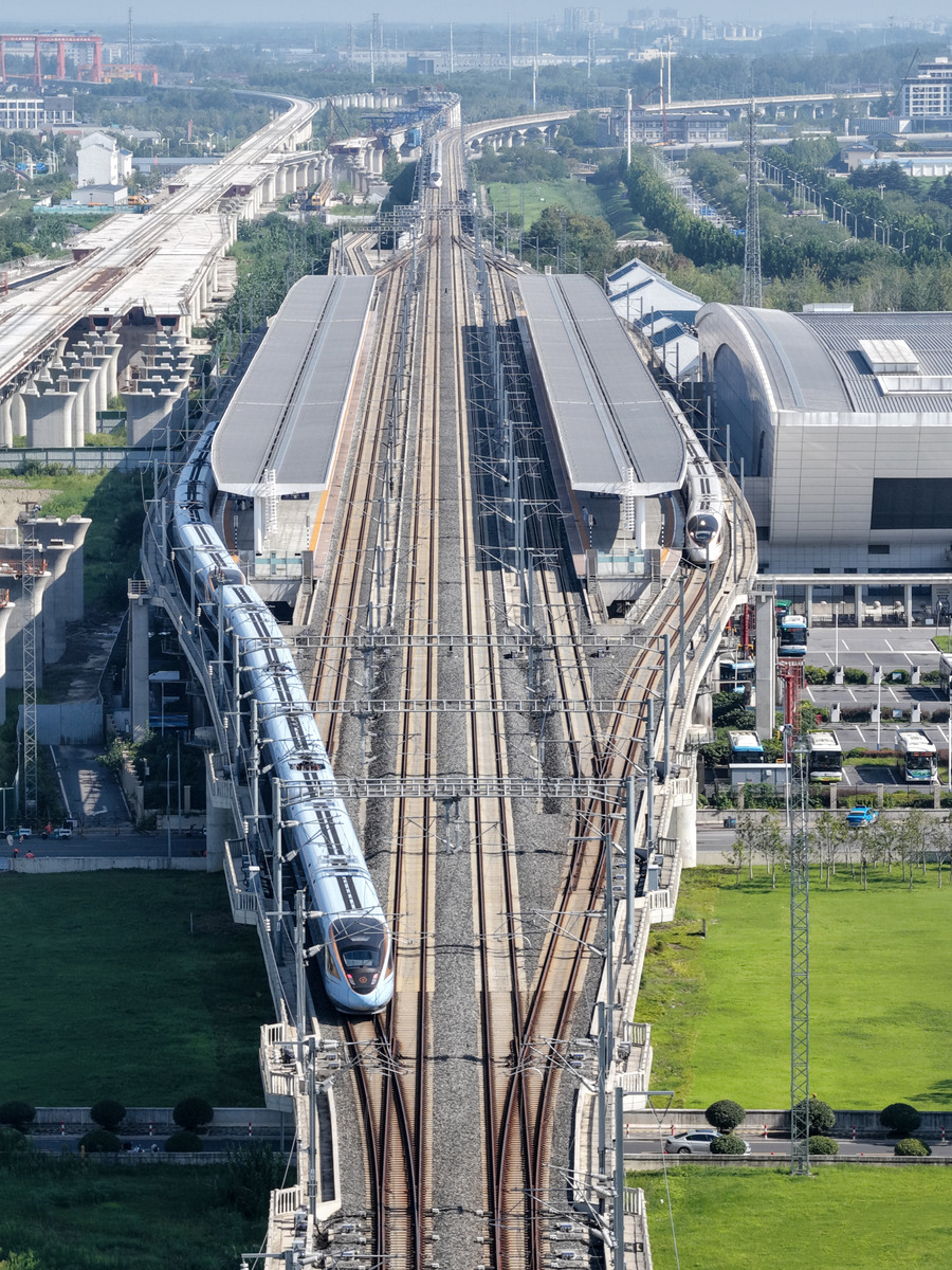 轻轨 vs 城际铁路：城市交通的关键差异