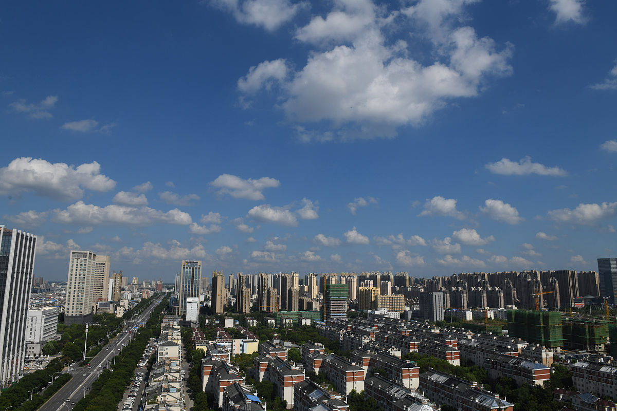 2020年8月3日,安徽省阜阳市,一个阶段的持续降雨之后,城市上空迎来蓝