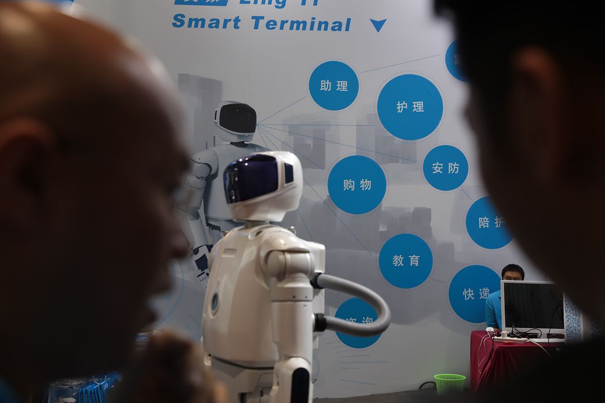 AI 教师为何无法取代人类教师：缺乏关键特质和技能