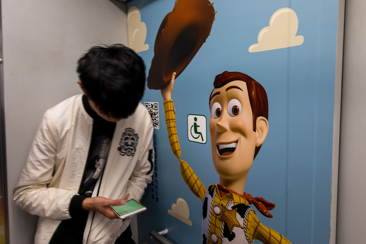 关于动画短片《男孩丹尼》的影评从视觉效果上进行专业分析写一段话