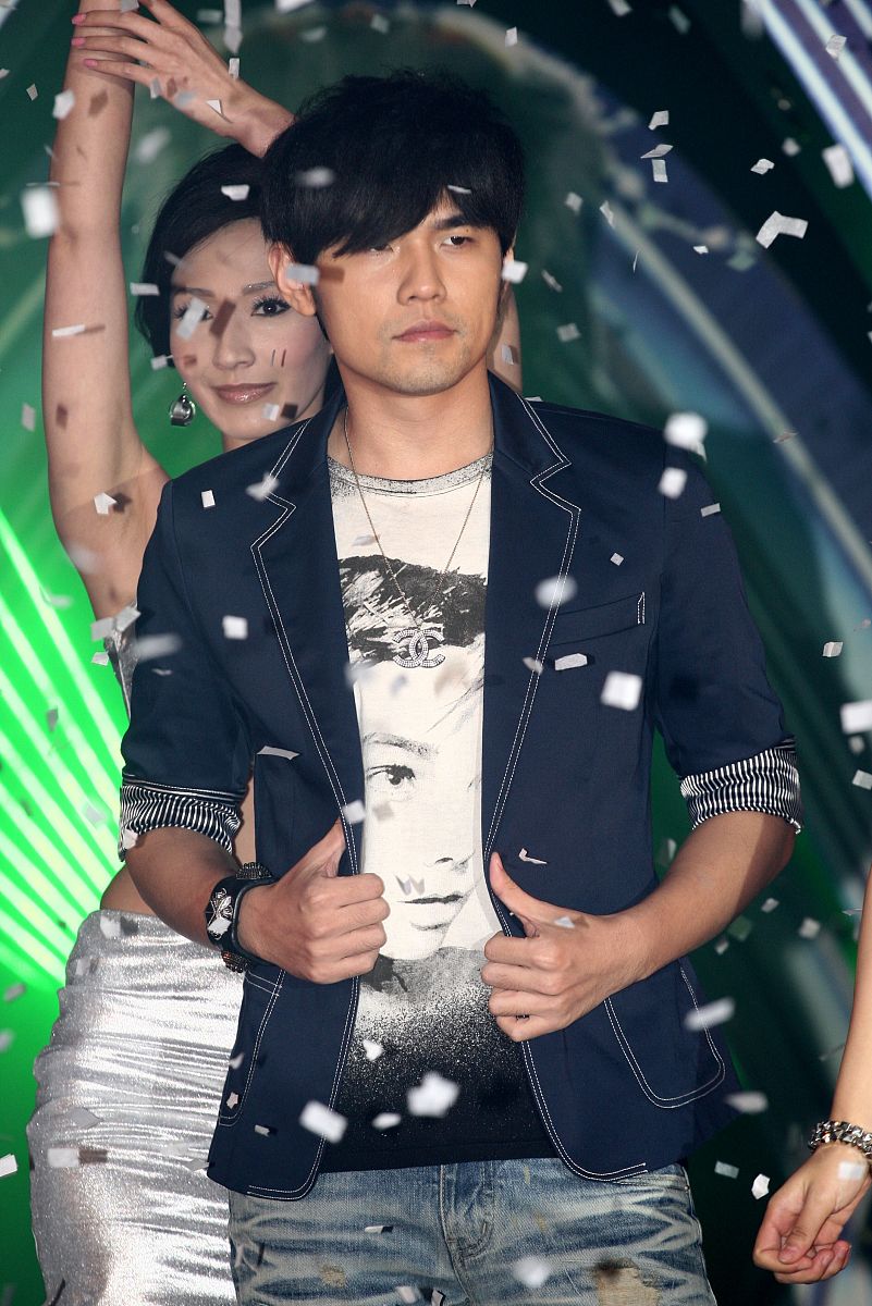 写一首类似周杰伦风格的抒情歌曲