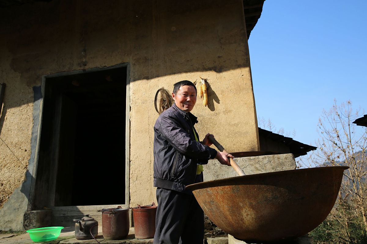 2019年12月11日,陕西安康岚皋堰门镇,一条叫水磨沟的深山沟里,58岁的