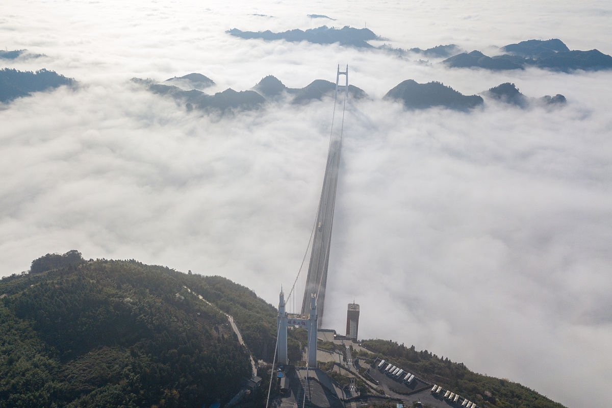 2019年3月25日,湖南省湘西土家族苗族自治州吉首市矮寨镇矮寨大桥周围