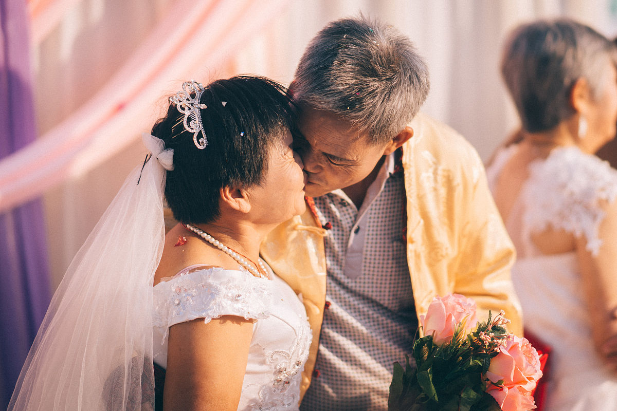 我爸妈结婚的时候为什么我没有参加？