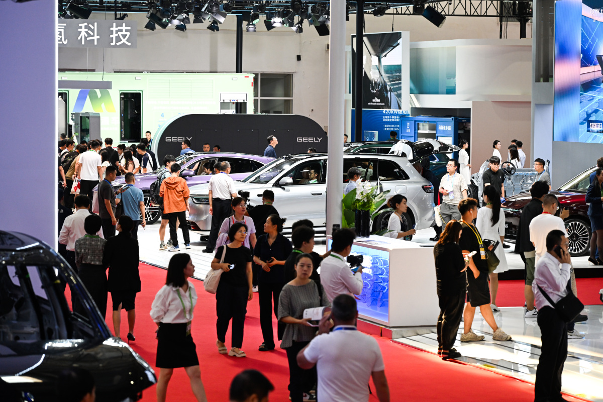 汽车展示试驾活动圆满结束，3名客户成功下单