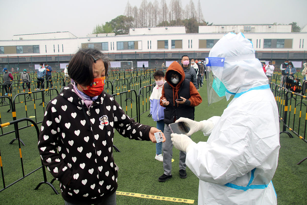 伊宁卫生学校众志成城科学防控疫情