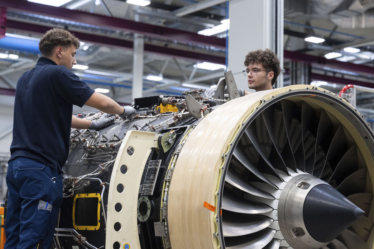 你正在撰写论文飞机发动机维修技术的发展历程请总结分析早期飞机发动机维修技术的发展写成一段话格式不少于500字。 你正在撰写论文飞机发动机维修技术的发展历程请总结分析早期飞机发动机维修技术的发展写成一段话格式不少于500字。