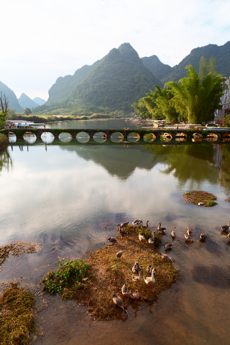依山傍水风景：中国文化中的独特美景