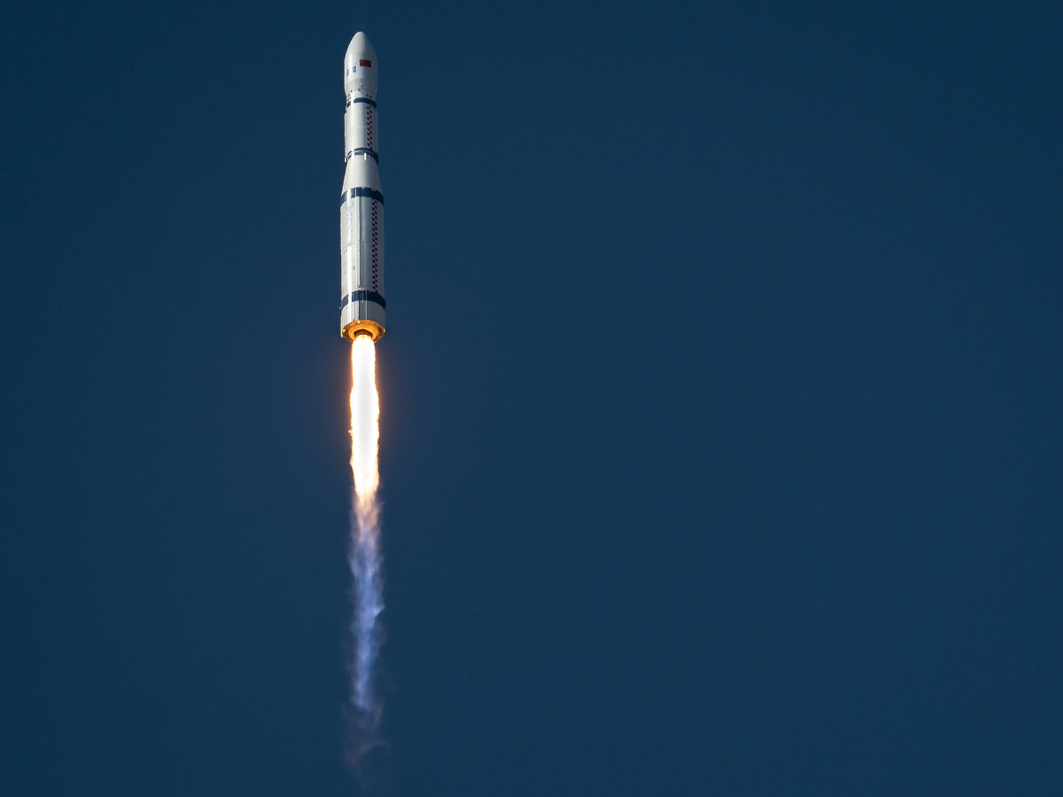 2020年11月06日,长征六号运载火箭在太原卫星发射中心点火升空.