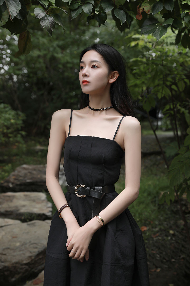 优雅迷人小姐姐形象描绘，气质非凡，令人心动