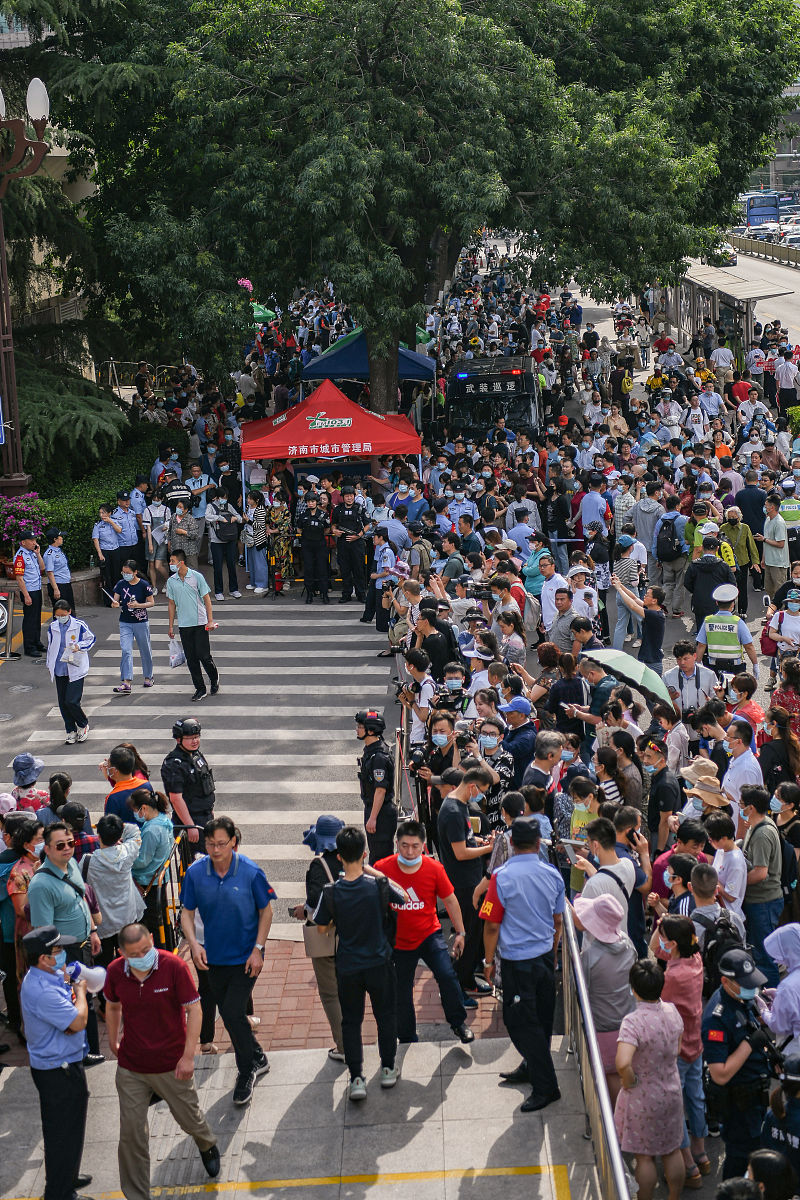 2021年6月7日,济南,山东2021年夏季高考正式启幕,延续去年,继续采用"3