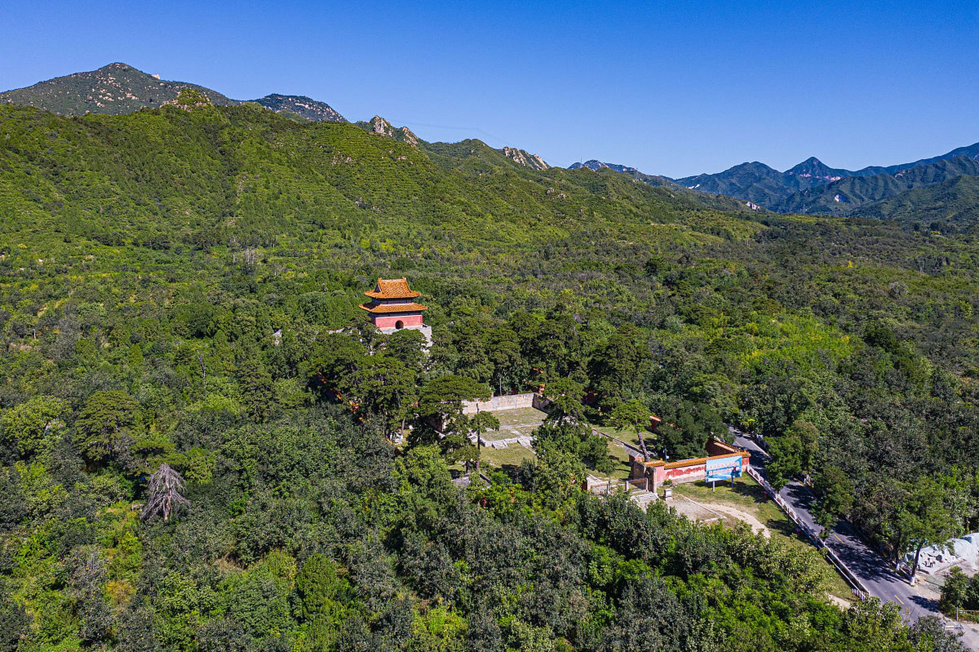 相比于天寿山规模浩大的明十三陵,景泰陵这座海淀区唯一的明皇陵似乎