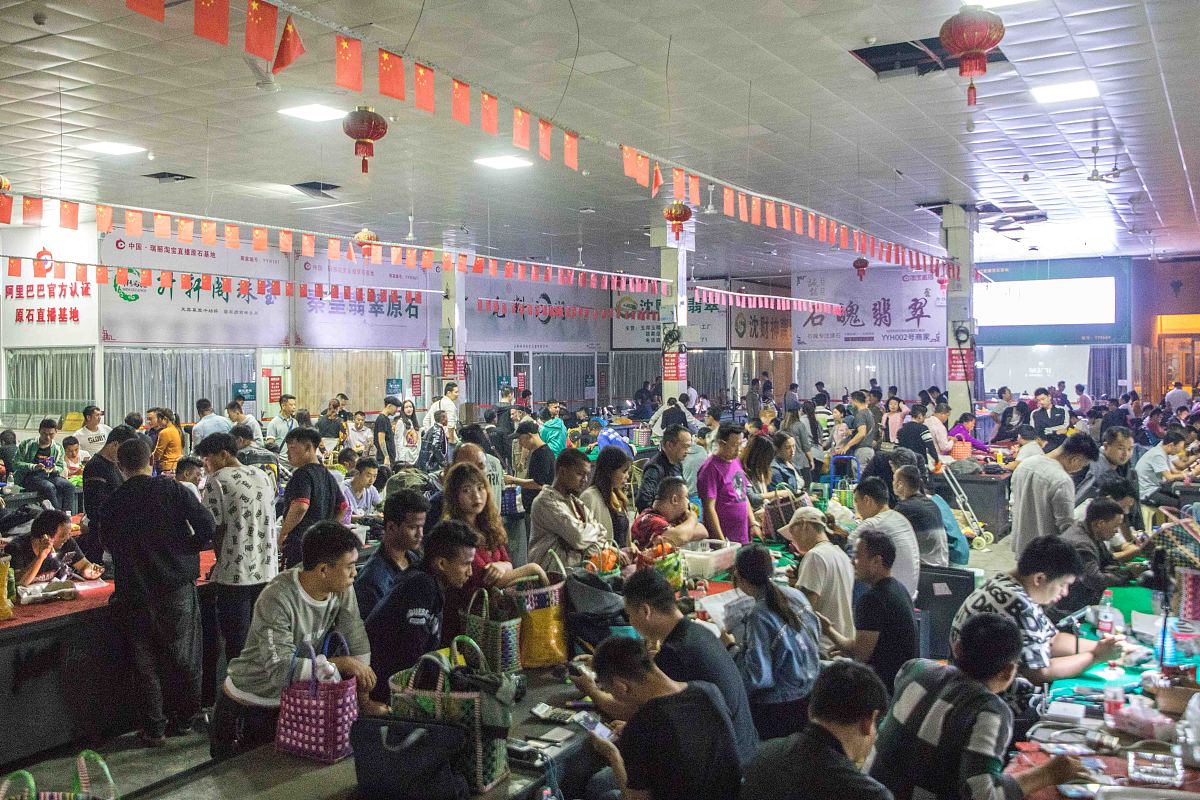 A公司抖音翡翠直播电商发展问题及优化策略