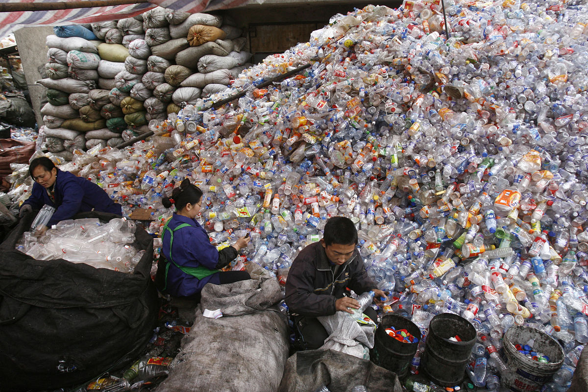 一次性塑料袋的危害：环境污染、资源浪费与健康威胁