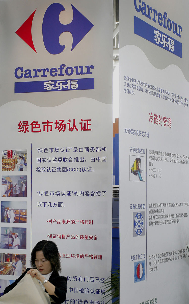 如何完善法律体系，保护快递服务合同消费者权益？