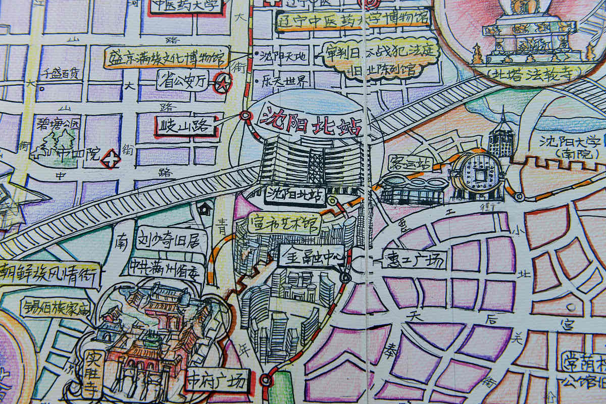 2016年11月18日,辽宁省沈阳市,马良手绘的沈阳地图上画出了沈阳标志性